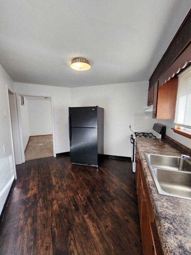 Building Photo - Swords & Rohmann