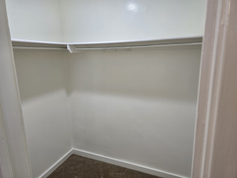 Master Closet - 549 E 500 S