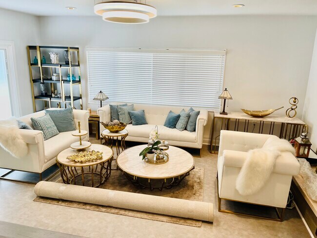 Building Photo - 7236 Oakdale Ave