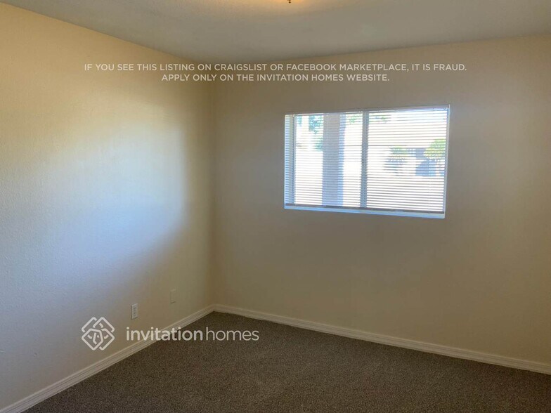 Building Photo - 3033 E Corrine Dr