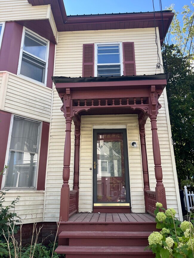 Building Photo - 16 Parkview Ave