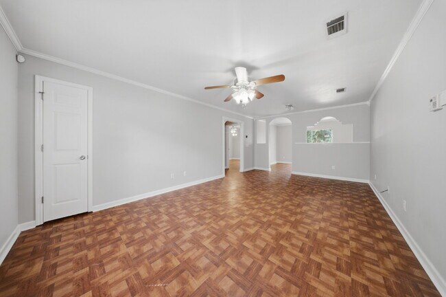 Building Photo - 3 Bedroom 2 Bathroom Single Family Home located in NW Tallahassee!