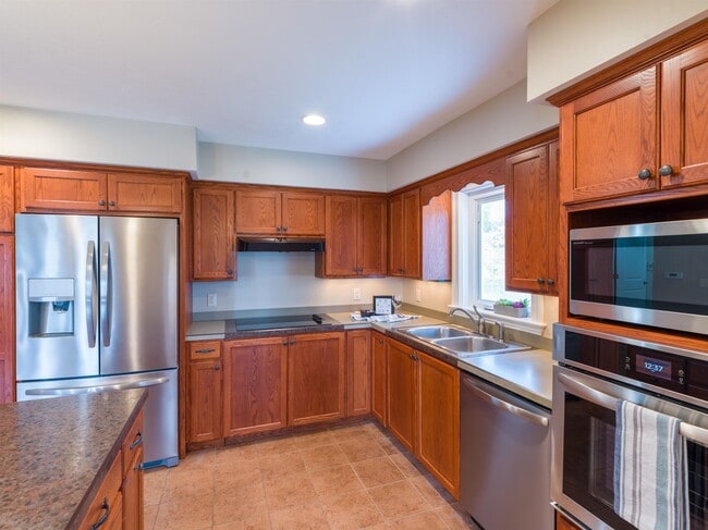 Building Photo - 2616 Greenport Dr