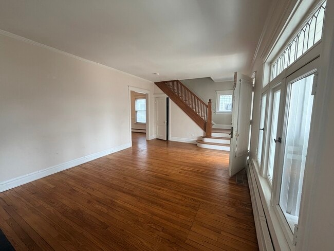 Building Photo - 1018 Oakwood Ave