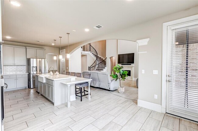 Building Photo - 405 Millard St