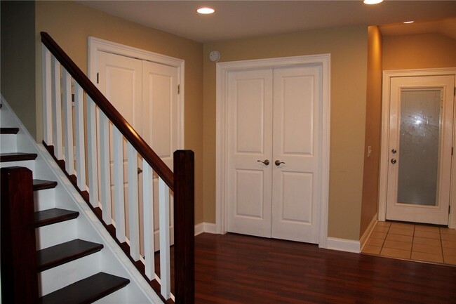 Building Photo - 114 Averill Ave