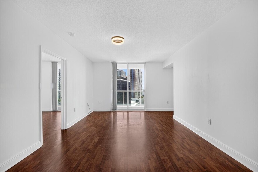 Building Photo - 1250 S Miami Ave