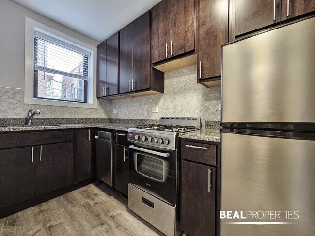 Building Photo - 429 W Belden Ave