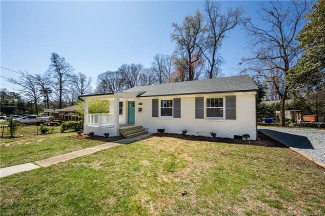 Building Photo - Beautiful 3 Bedroom Brick Home Near Uptown Charlotte