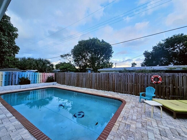 Building Photo - 1820 Hillcrest Ave