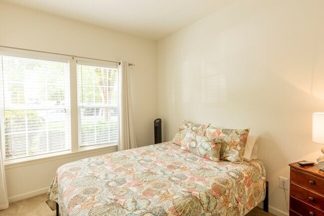 Building Photo - 703 Rainier Rd