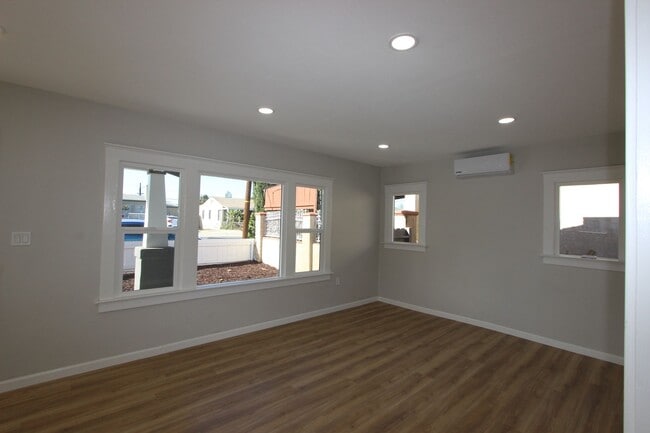 Building Photo - 251 S 36th St