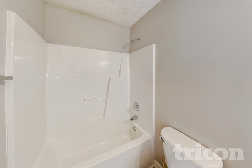 Building Photo - 2112 McKinnon Dr