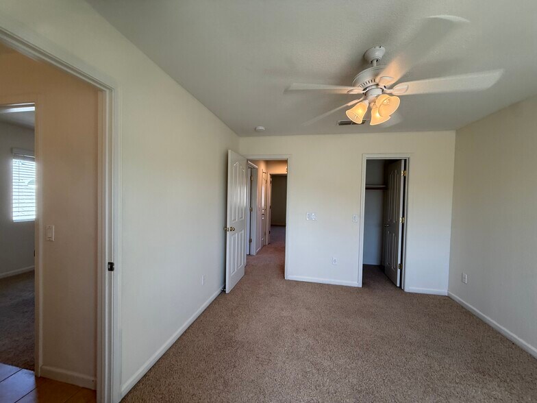 Building Photo - 9633 McKenna Dr
