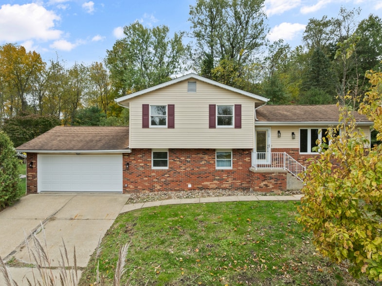 Primary Photo - 120 Windermere Dr