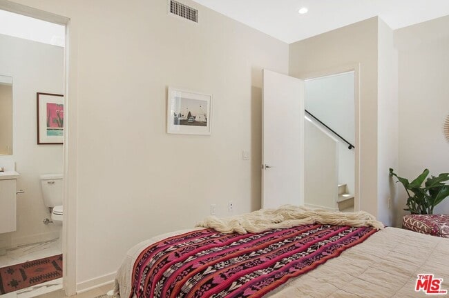 Building Photo - 1933 Griffith Park Blvd