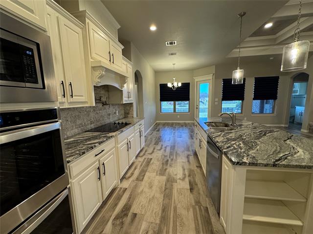 Building Photo - 6611 Pinehurst Dr