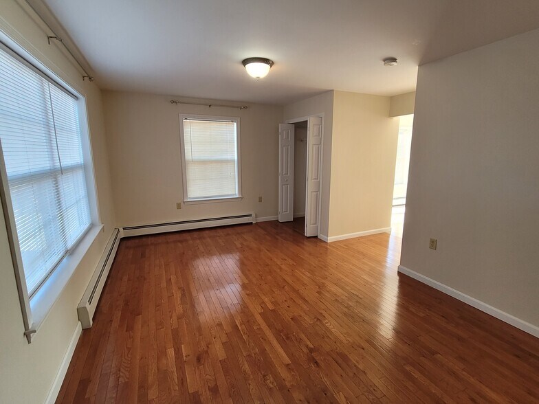 Building Photo - 10 Lupine Rd