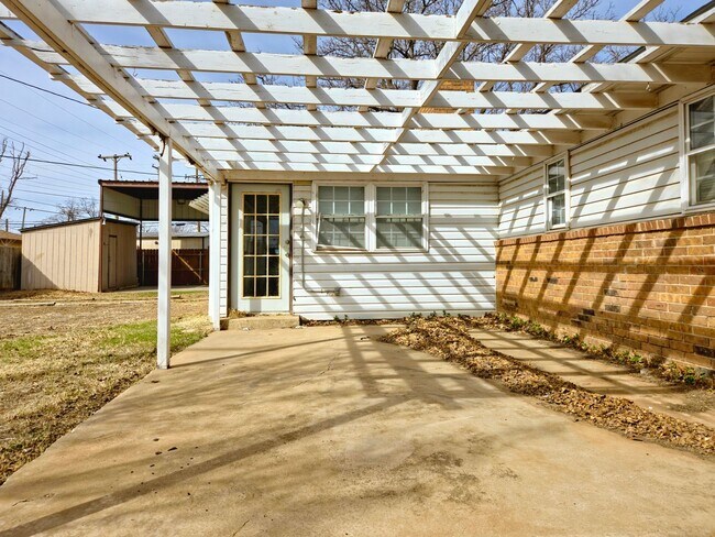 Building Photo - 4 Bedroom Home Near LCU with HUGE Bonus Room