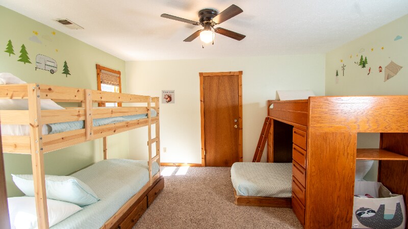 Building Photo - 328 Sharp Top Cir