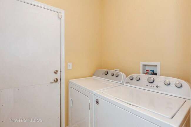 Building Photo - 14712 Independence Dr
