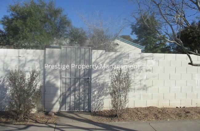 Building Photo - Tucson's Hidden Treasure!!