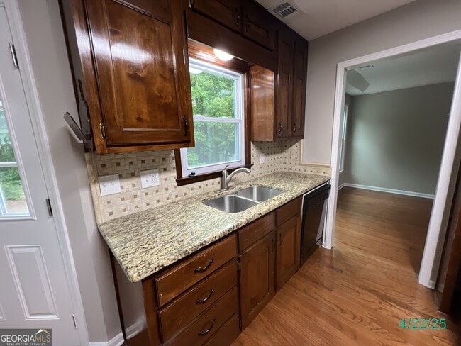 Building Photo - 716 Wilkes Dr