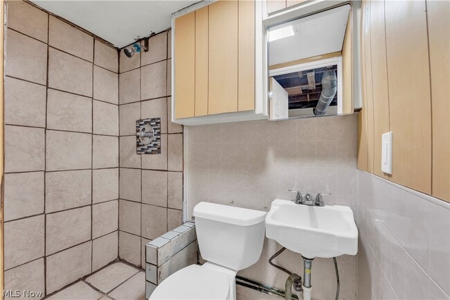 Building Photo - 21106 Gardenview Dr