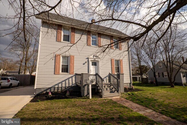 Building Photo - 241 Victoria St