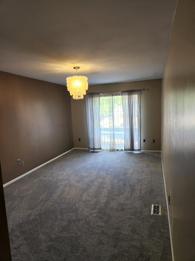 Building Photo - 295 Gemini Dr