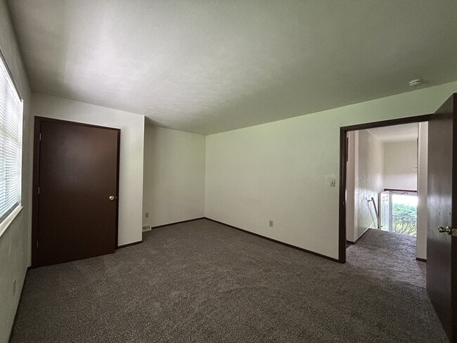 Building Photo - 2912 N River Terrace
