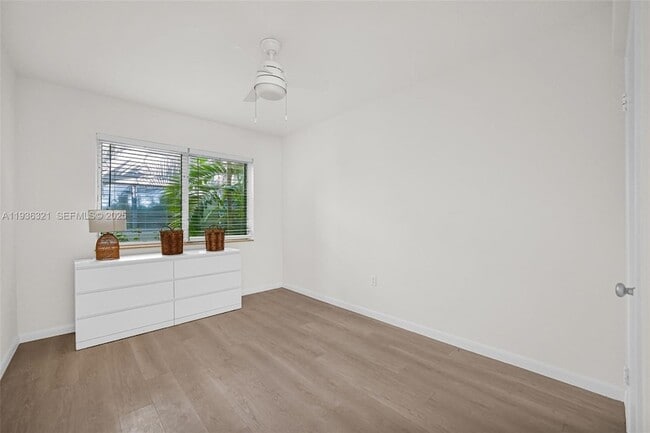 Building Photo - 4730 Pine Tree Dr