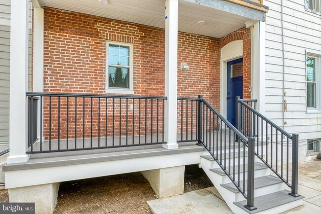 Building Photo - 211 W Broad St