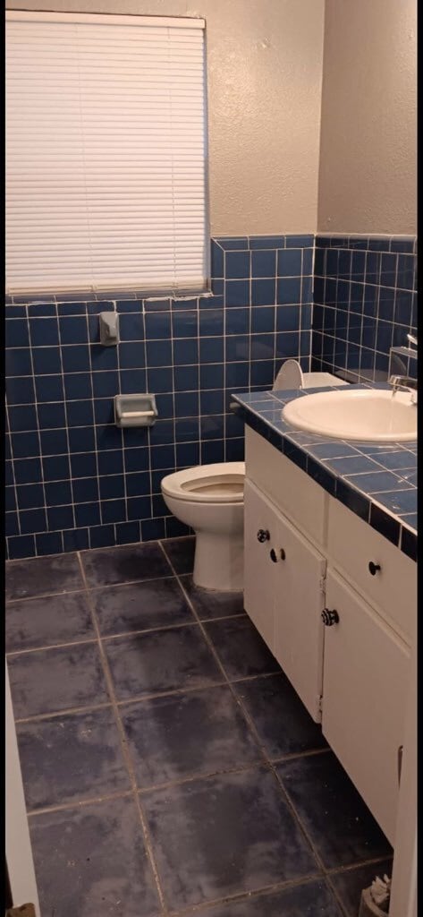 Bathroom - 523 Oak Ave