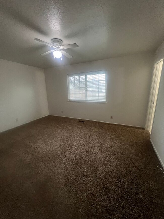 Building Photo - Updated 3 Bedroom Home in North Merced – Cul de Sac Location & Large Lot