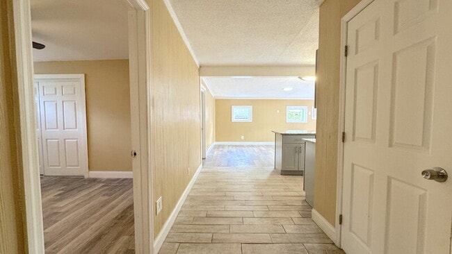 Building Photo - 170 Kingston Ave