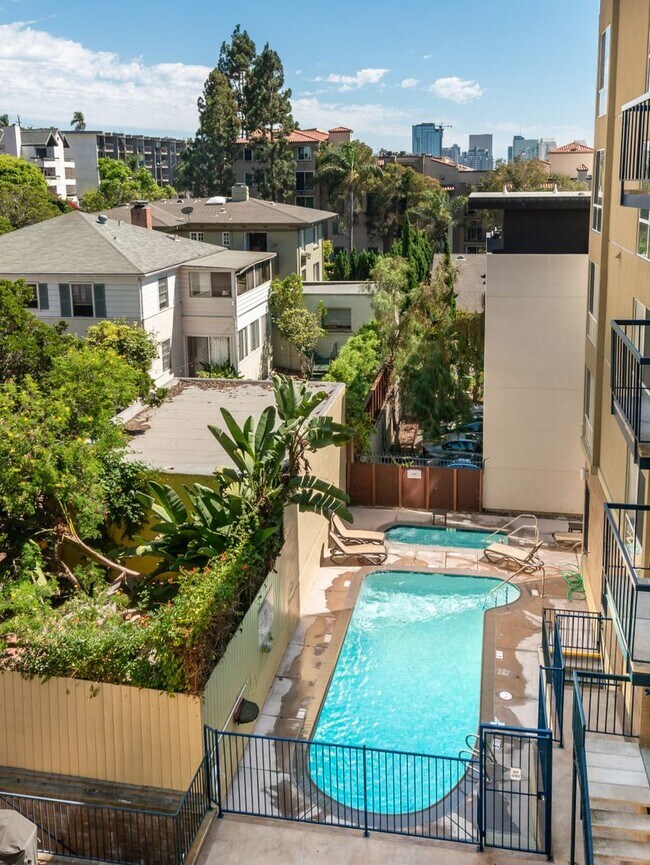 Building Photo - Beautiful Bankers Hill 2 bedroom condo