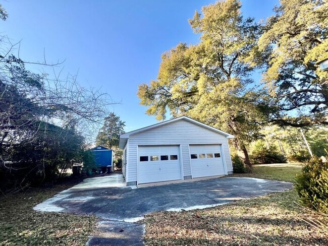 Building Photo - Peden Point/Mrytle Grove/Masonboro Loop So...