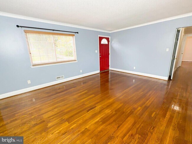 Building Photo - 3217 St Lukes Ln