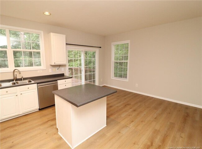 Building Photo - 8120 Upper Lake Dr