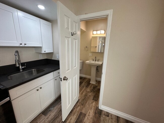 Building Photo - 678 N Shaffer St