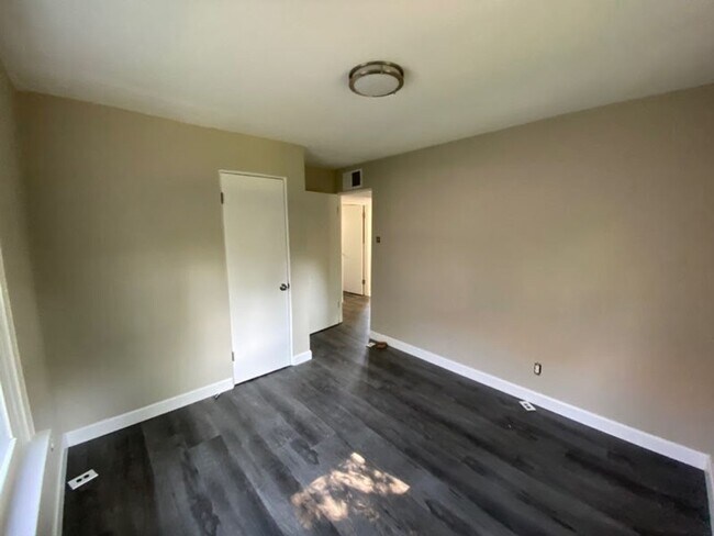 Building Photo - 477 Mueller Ave