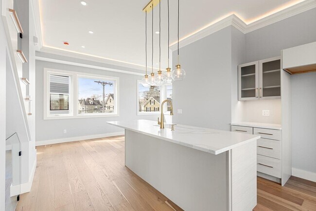 Building Photo - 308 Newton St