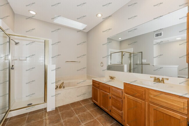 Building Photo - 2411 Weatherby Dr