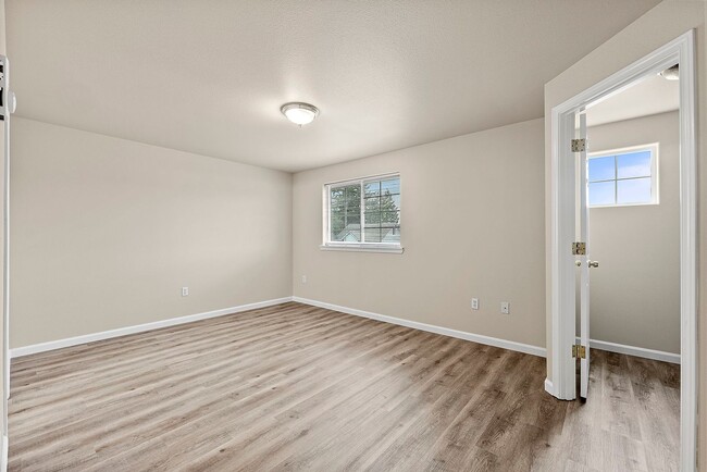 Building Photo - Invest LLC 4330