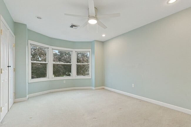 Building Photo - Charming Twin Home in Conshohocken - Pet F...