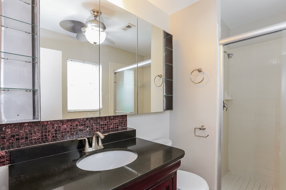 Building Photo - 221 Lookout Dr