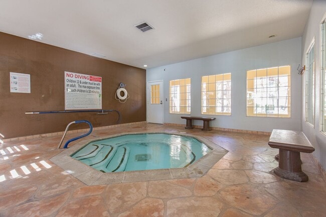 Building Photo - 3 Bedrooms Condo in a Guard Gated Summerlin Community