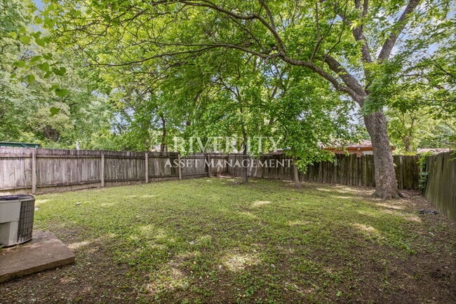 Building Photo - A MUST SEE IN 38108 !!!! SECTION 8 WELCOMED !!!!!! GIVE US A CALL !!!!!