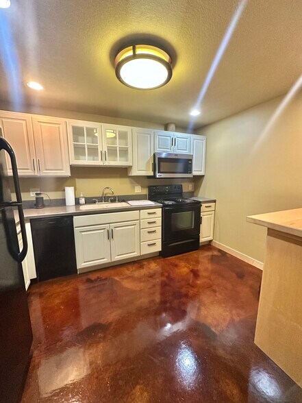 Building Photo - 1165 Vail Way N